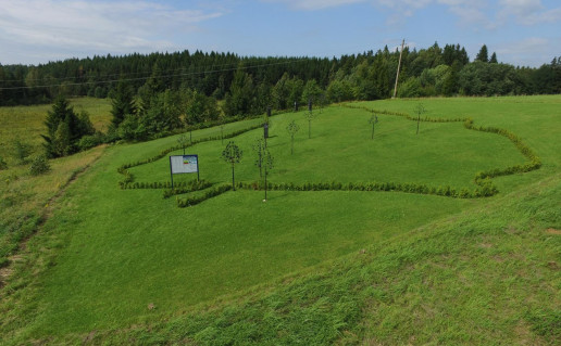 72_Litvaku atminimo sodas. E. Bunkos n.jpg